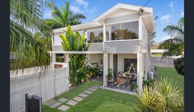 Serene Courtyard Retreat - Stylish & Pet Friendly