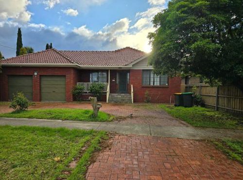 Serene Escape in Altona Meadows