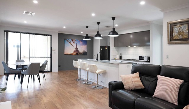 Serene Escape – Near The Vines & Swan Valley