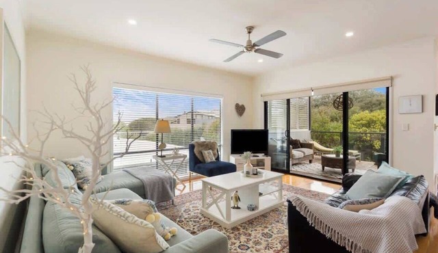 Serene, Modern Beach Escape 3 Bed 2 Bath