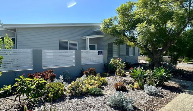 Serenity by the Sea - centrally located new build home