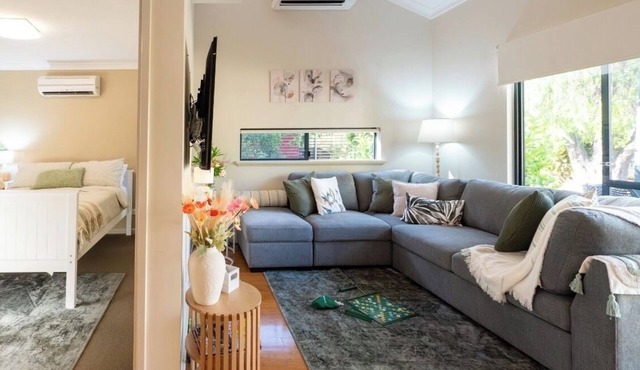 "Serenity & Sea", Pool, Wi-Fi, Internet, Netfilix/Stan, 500m to Beach, Parking