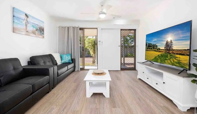 Shelly Beach Stay! Pet friendly 300m to Shelly Beach
