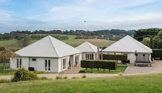 Shoreham Homestead Walk to Vineyards