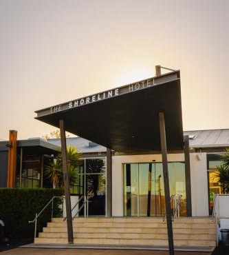 Shoreline Hotel