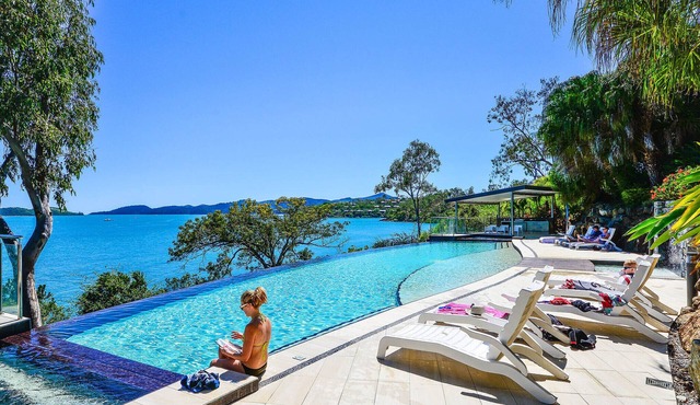 Shorelines3 Hamilton Island.Marks Mad sale enquire now.Stunning views and pool