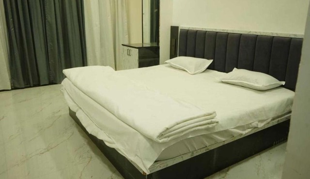 Shri Hari Executive Lodge