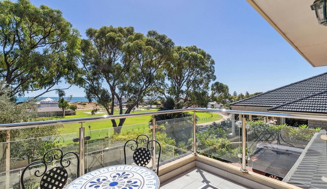Silver Sands Holiday & Beach House