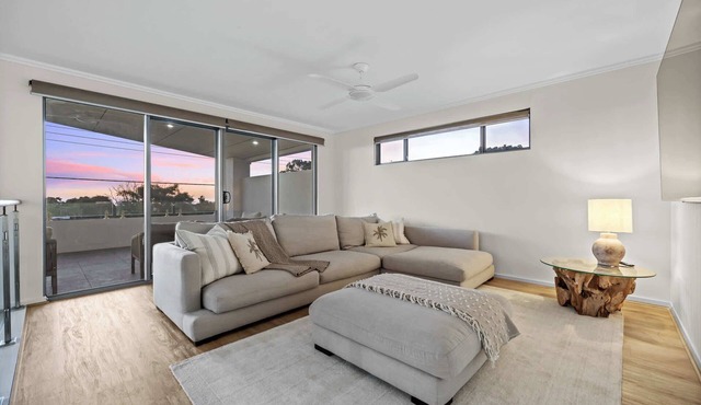 Silver Sands Sanctuary - 6BR Beachside Luxury