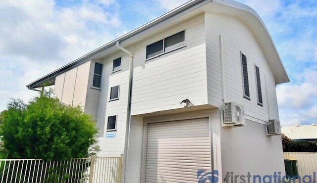 'Simplicity' Beach Side Town House 3 in WOODGATE