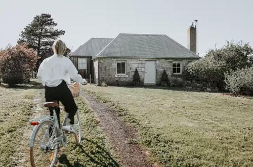Simplistic Luxury Cottage, Ross