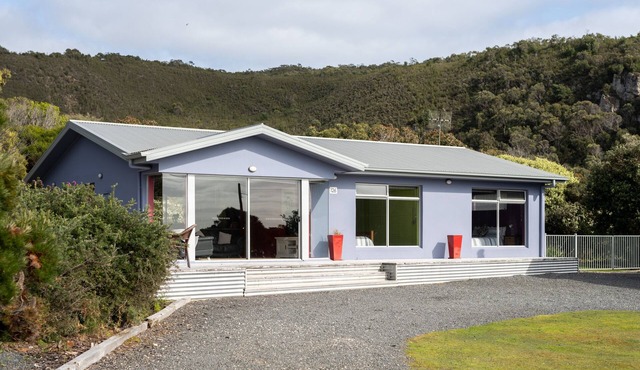 Sisters Beach Retreat