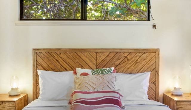 Six Seasons Solace - Stylish Coastal Escape with Pool and Entertaining