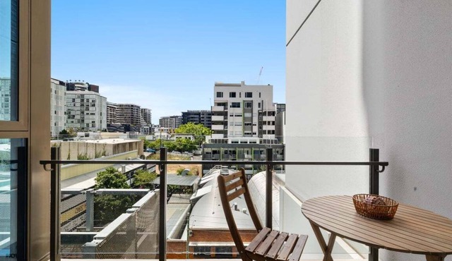 Sleek 2BRM Apartment at Aqua Newstead