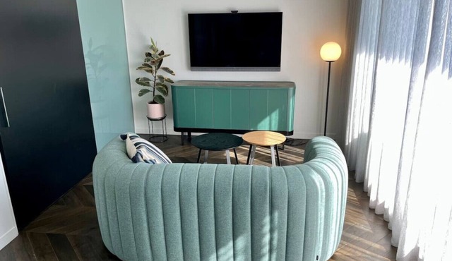Sleek, bright and modern Greville St retreat