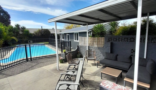 Small house with pool access close to Ohope Beach and riverside walk. in Whakatane