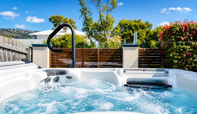Solander in Dromana with Private Spa by Ready Set Stay