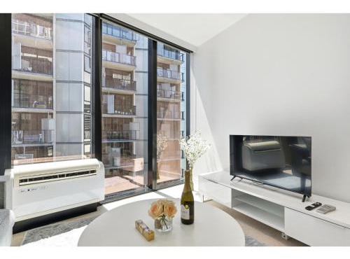 Solaris Residence - Luxury One Bedroom Apartment at Marvel Stadium with Free Parking