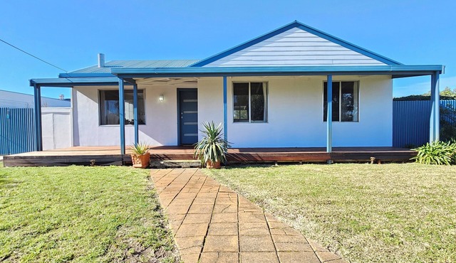 Something Blue - Delightful Coastal Retreat