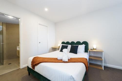 Sophisticated Kingston Retreat Near the Foreshore - Hosted by Canstay