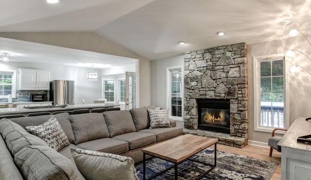 South AVL Group Estate | Hot Tub, Firepit & Pool | 5BR | Near Biltmore in Biltmore Forest