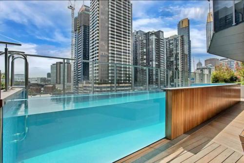 Southbank 1Bed apt on 20F with great view,gym,pool