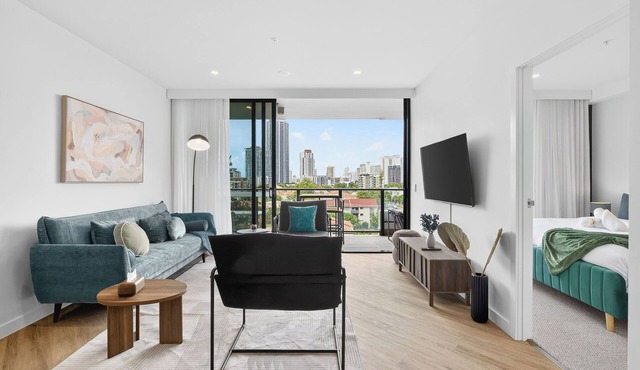Southport 2BR Retreat | Rooftop Infinity Pool