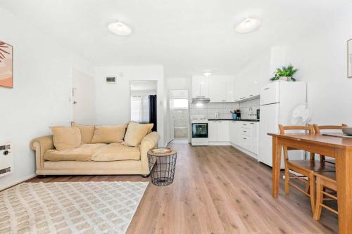 Spacious 1-Bedroom Apartment with Car Space