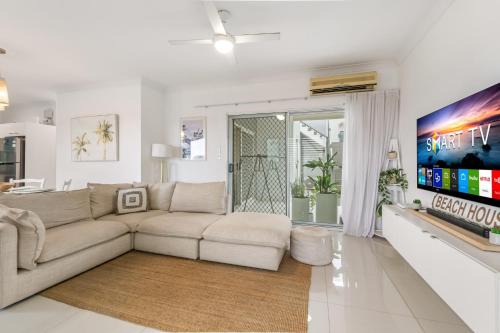 Spacious 2-Bed with Private Rooftop & BBQ Access in Brisbane
