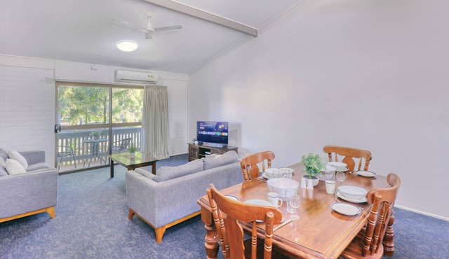 Spacious 2 Bedroom Apartment 88 Sq, swimming pool, garden views, sports lounge
