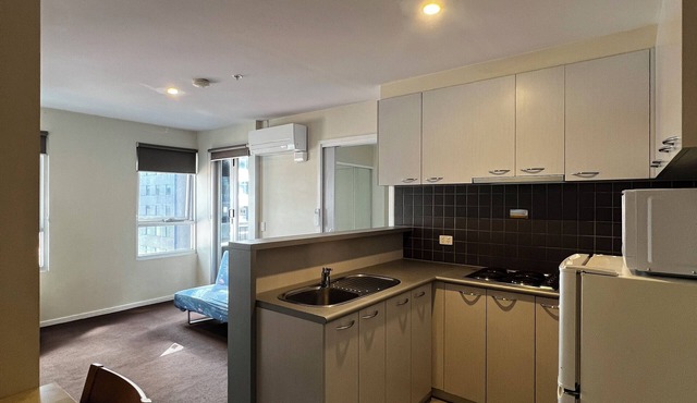 Spacious 2BR Apartment for 5 | Free Wi-Fi | Melbourne CBD