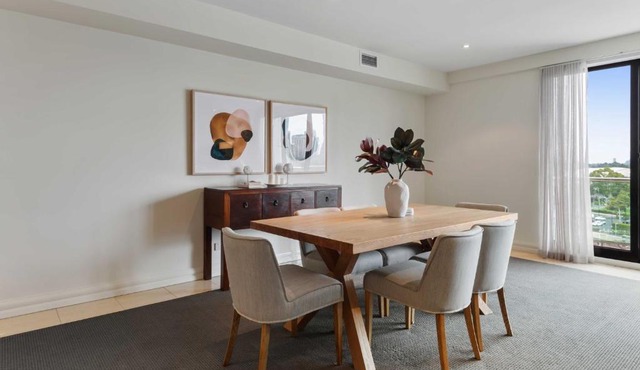 Spacious 3-Bed Apartment by the MCG in Melbourne