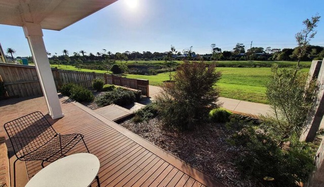 Spacious 3-bedroom home close to town and beach