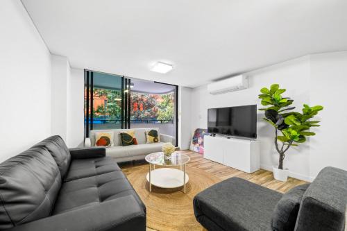 Spacious 3BR Apt with Parking Walk to ICC & Darling Harbour & CBD & Chinatown