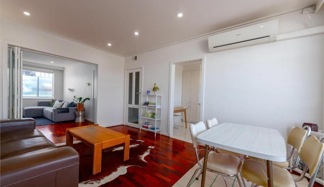 Spacious 3BR Near St Kilda - Free Parking