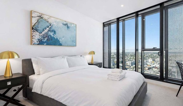 Spacious 3BR + Pool + Views | Fortitude Valley