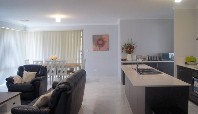 Spacious 4 Bedroom Baldivis Home - Can Sleep Up to 8 Guests!