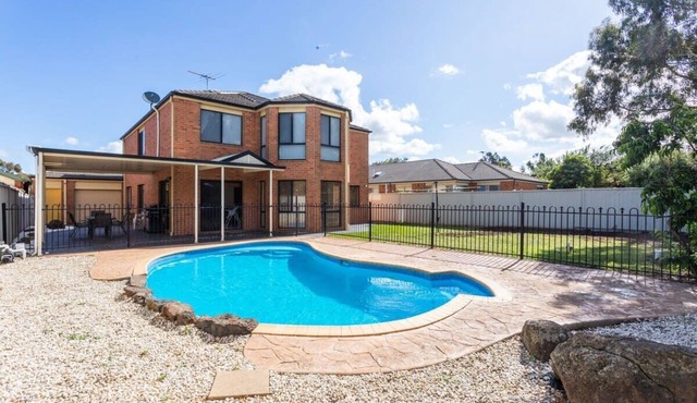 Spacious 4-Bedroom Family Retreat with Pool at Tarneit