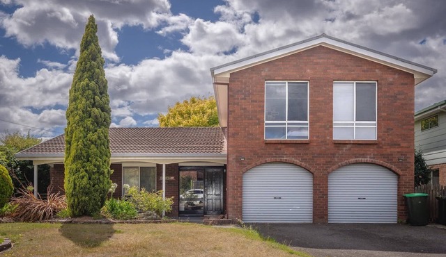 Spacious 4BR Family Home - BBQ, 5 Min to CBD