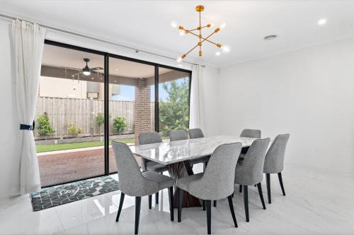 Spacious 5-Bed Home in Peaceful Point Cook
