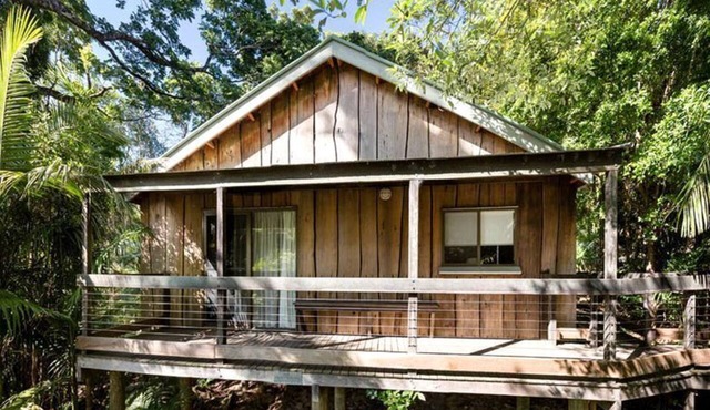 Spacious Cabin Perfect for a Weekend Getaway near Brisbane, Queensland in Mount Glorious