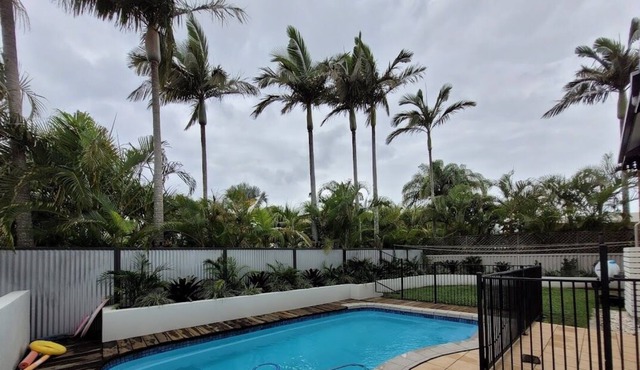 Spacious Canal Home (& studio apt) - 2min to beach