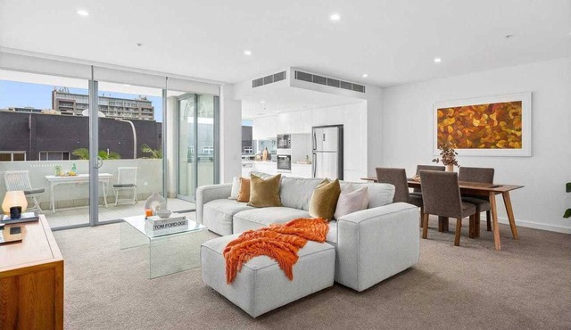 Spacious City Beach Harbour Apartment -Moments to Beach, Harbour Foreshore & CBD
