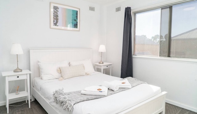 Spacious & Cosy Self-Contained 2 Bedroom Apartment