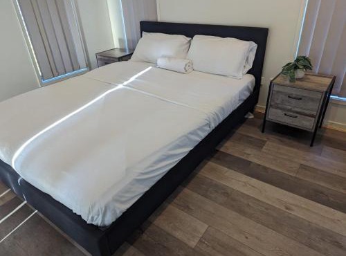 Spacious Entire 4Bedroom House in Gladstone 1 to 8 People can Stay