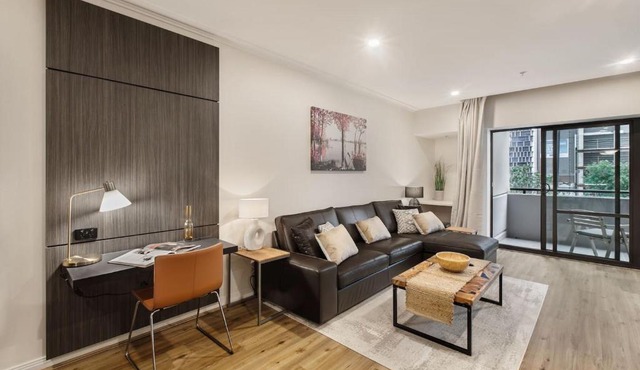 Spacious Inner-city Stay with King Bed and Balcony