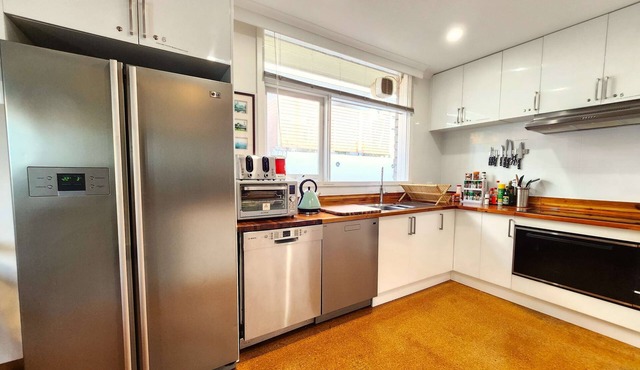 Spacious King Room 4 Near Shopping & Free Parking