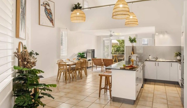 Spacious Seaside Oasis on Dicky Beach