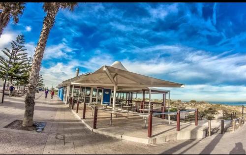 Spacious self contained unit - short walk to Grange Jetty in Grange
