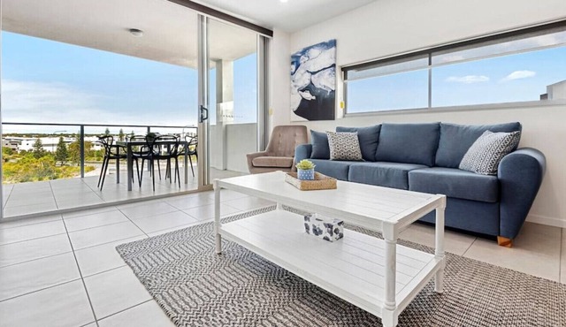 Spacious Waterfront apartment (opp Hospital)